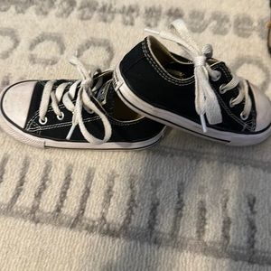 Kids converse . Black and white . Worn . Size 8 toddler .